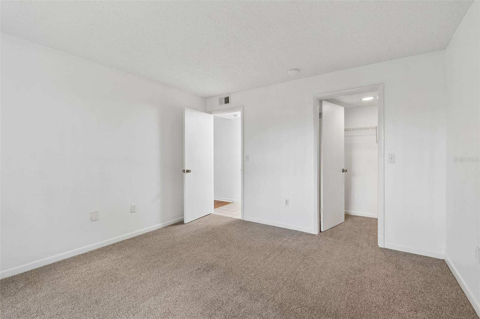 Image 19 of 33 For 2971 Estancia Boulevard 313