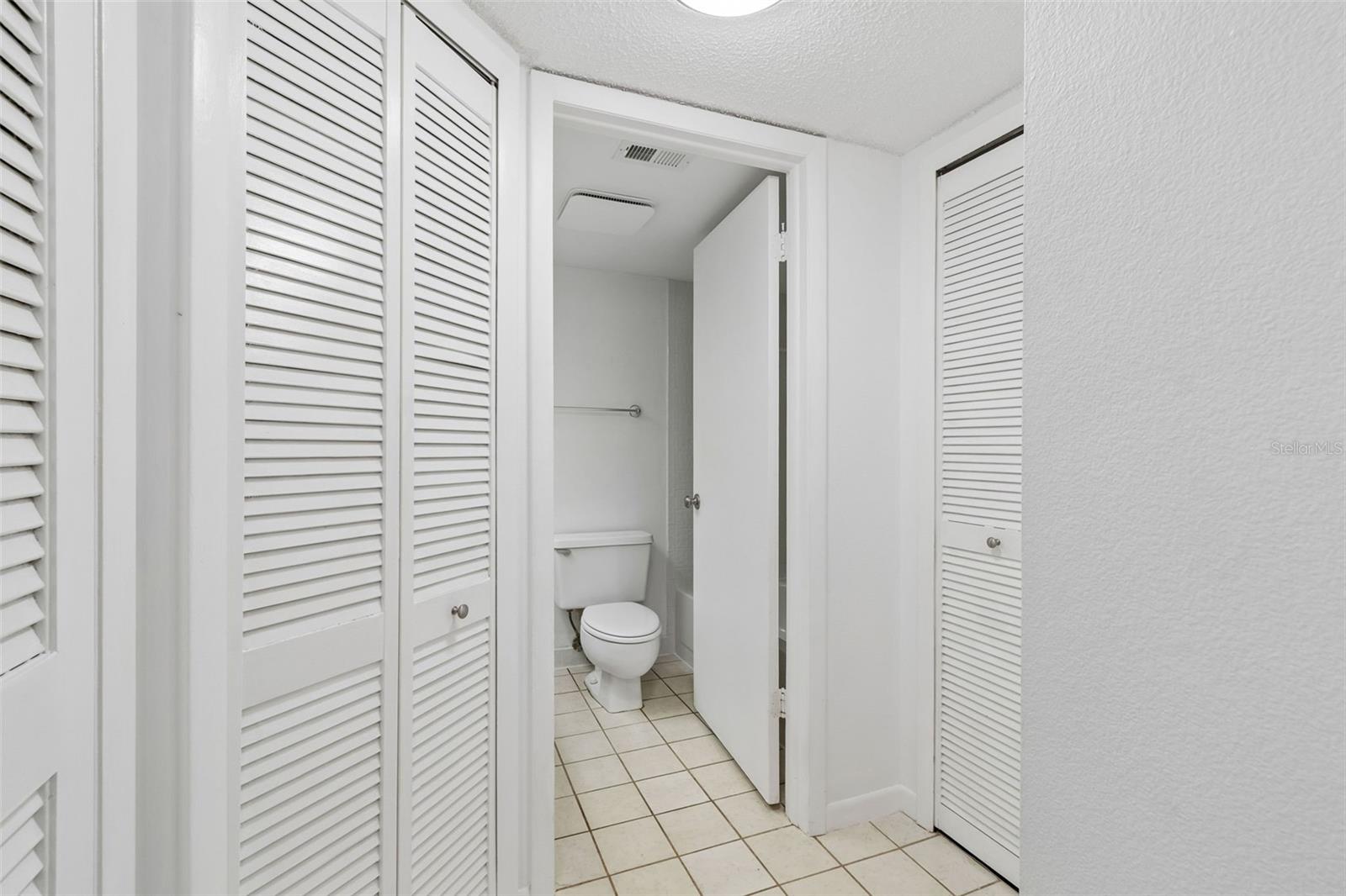 Image 21 of 33 For 2971 Estancia Boulevard 313