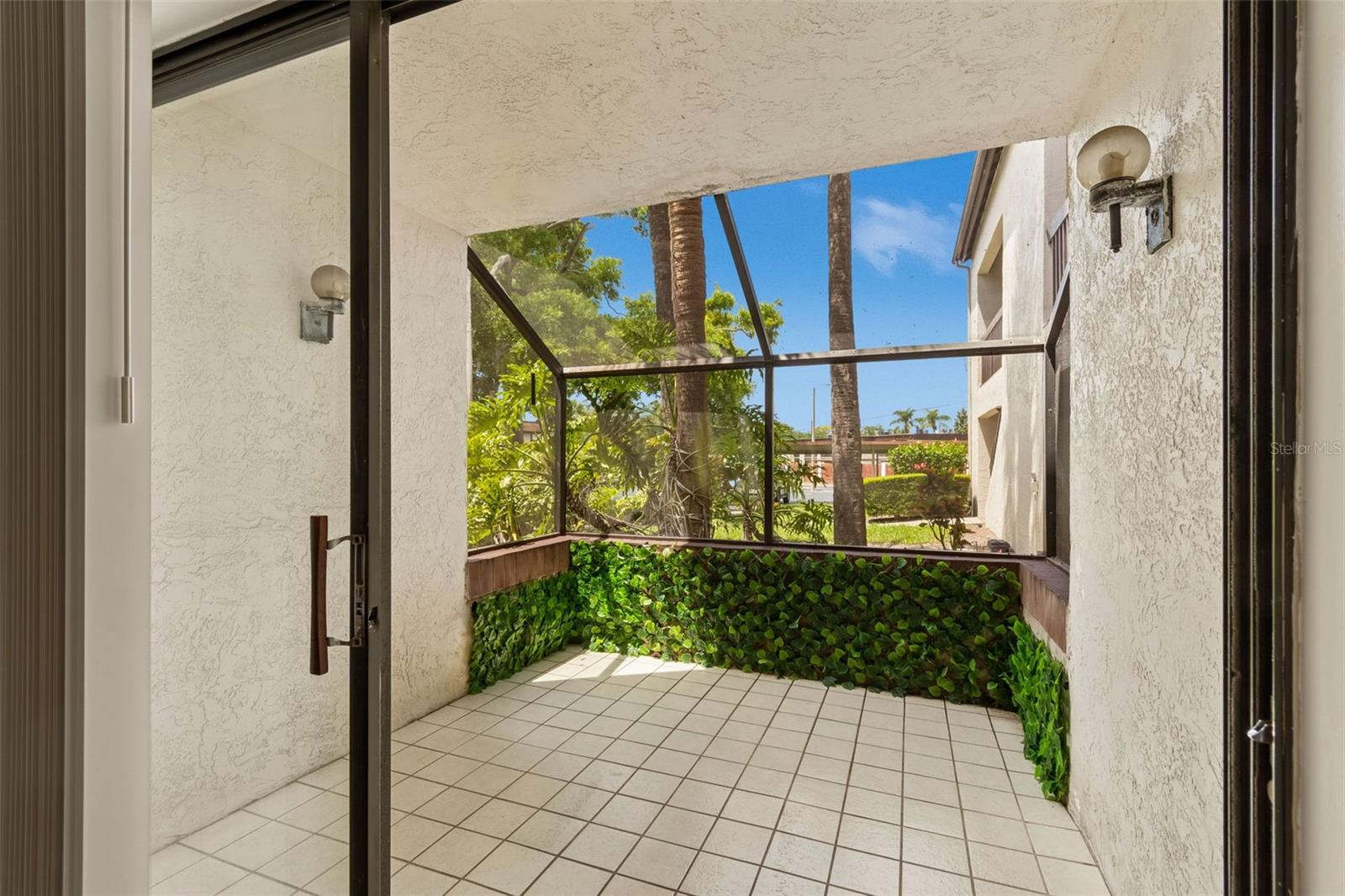 Image 25 of 33 For 2971 Estancia Boulevard 313