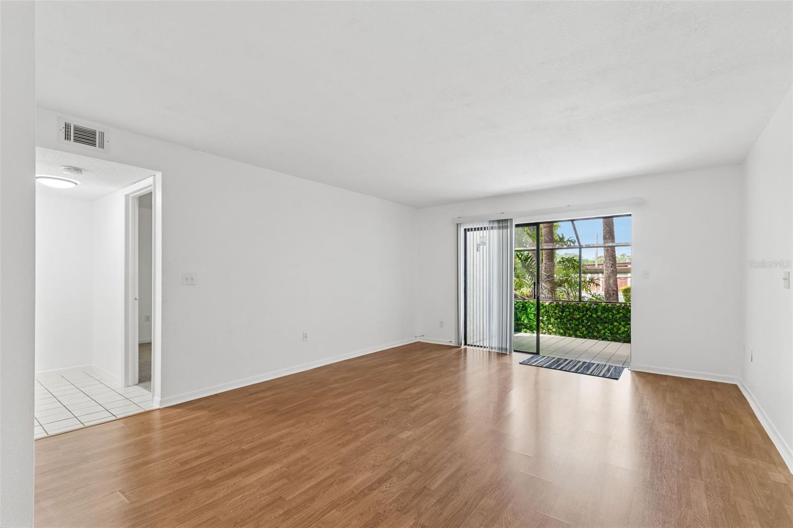 Image 5 of 33 For 2971 Estancia Boulevard 313