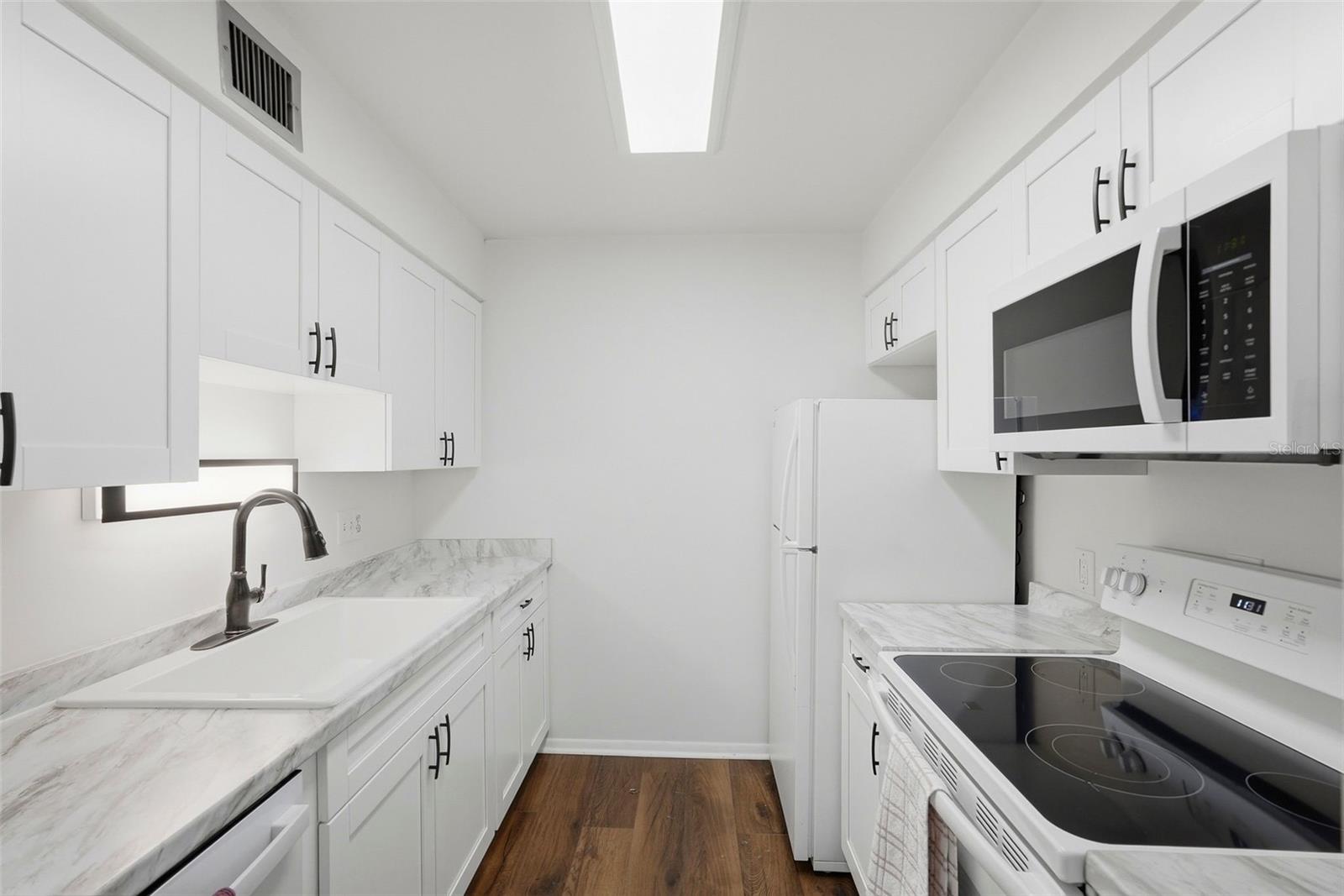 Image 7 of 27 For 350 79th Avenue N 122