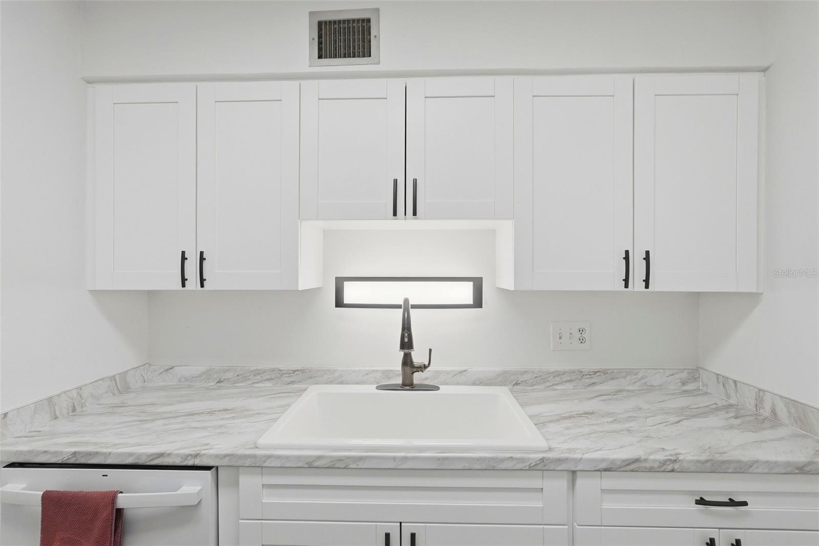 Image 8 of 27 For 350 79th Avenue N 122