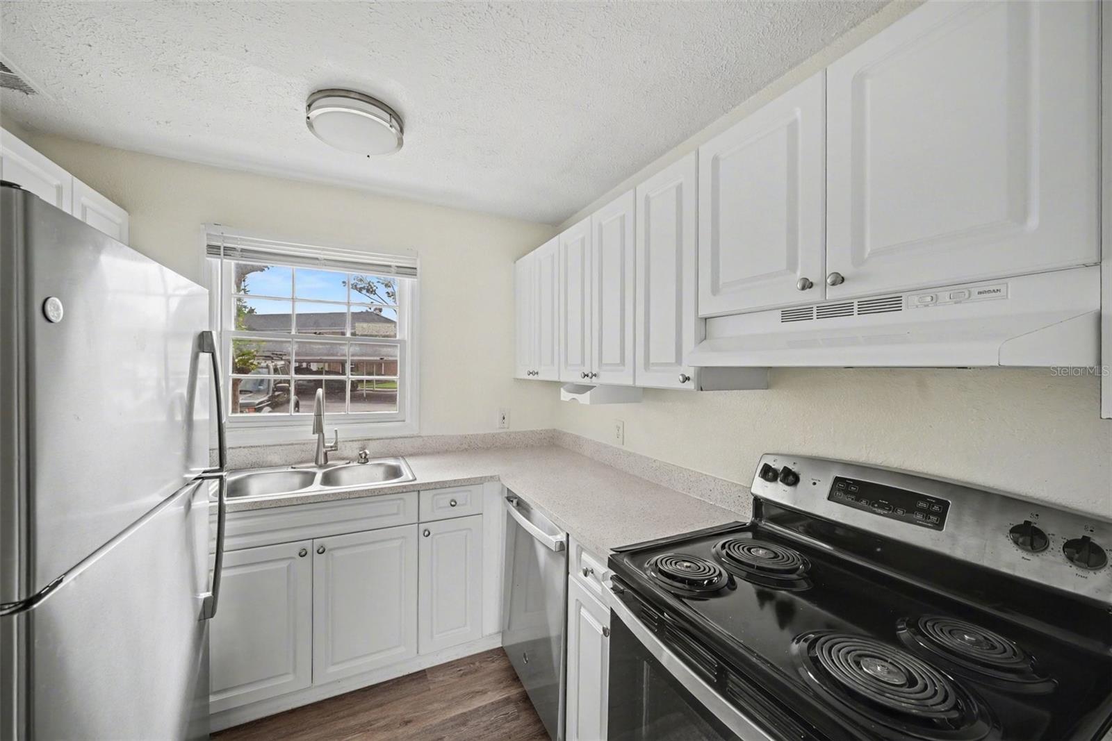 Image 12 of 32 For 13708 Orange Sunset Drive