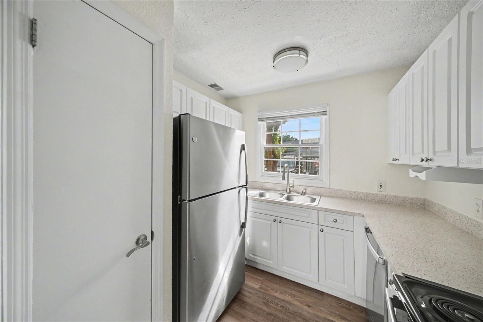 Image 13 of 32 For 13708 Orange Sunset Drive