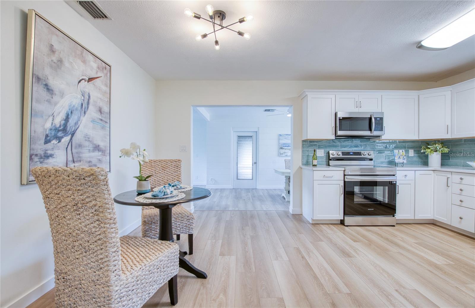 Image 10 of 63 For 662 Villagrande Avenue S