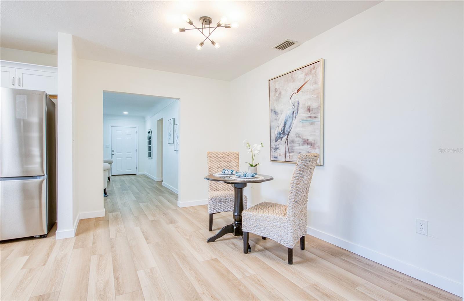 Image 11 of 63 For 662 Villagrande Avenue S