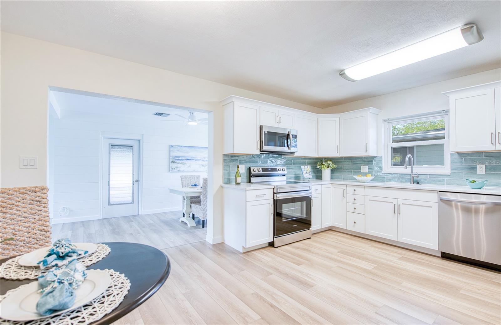 Image 15 of 63 For 662 Villagrande Avenue S