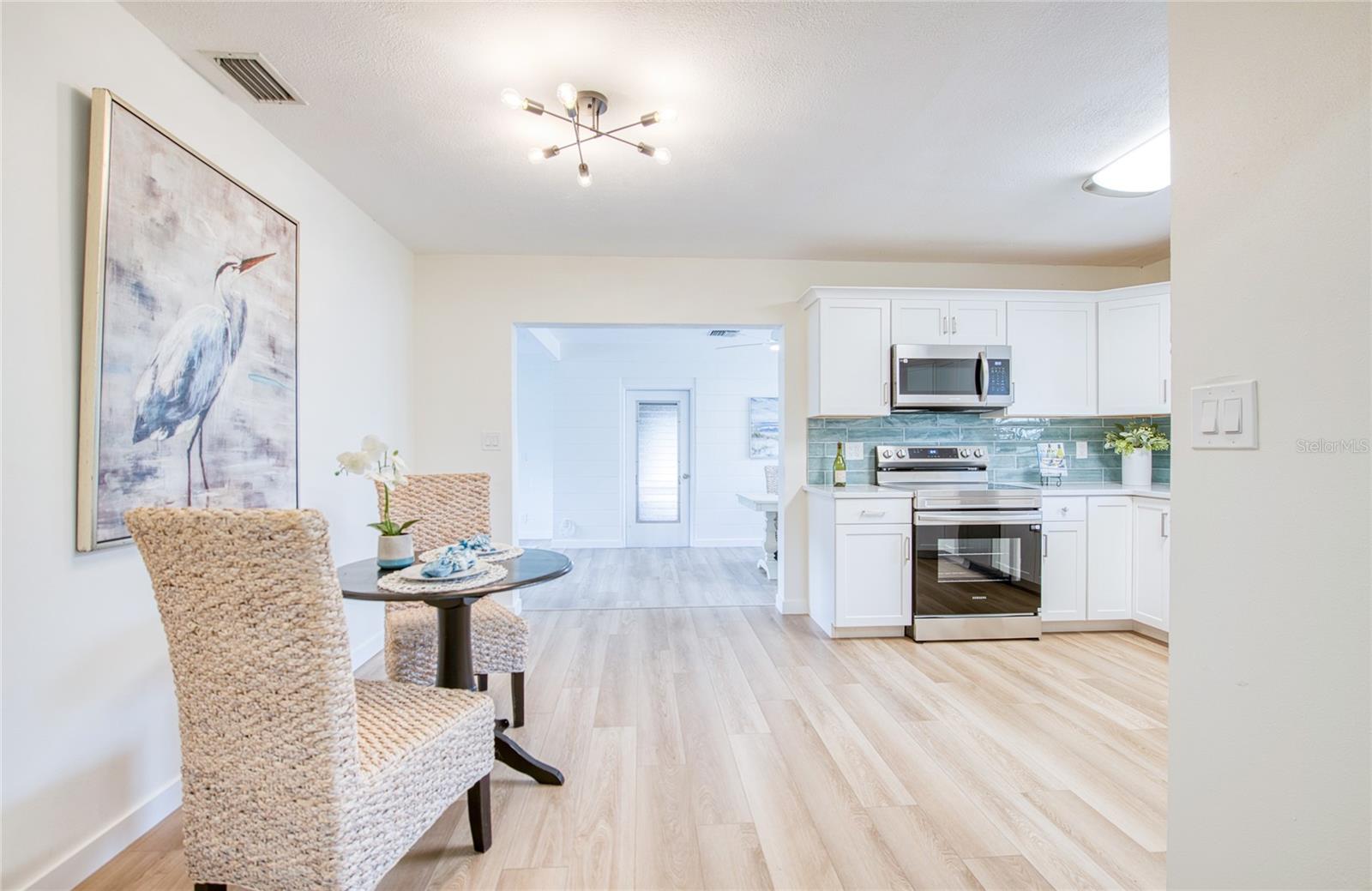 Image 16 of 63 For 662 Villagrande Avenue S