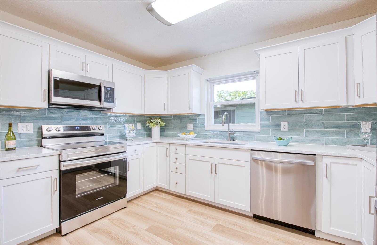 Image 17 of 63 For 662 Villagrande Avenue S