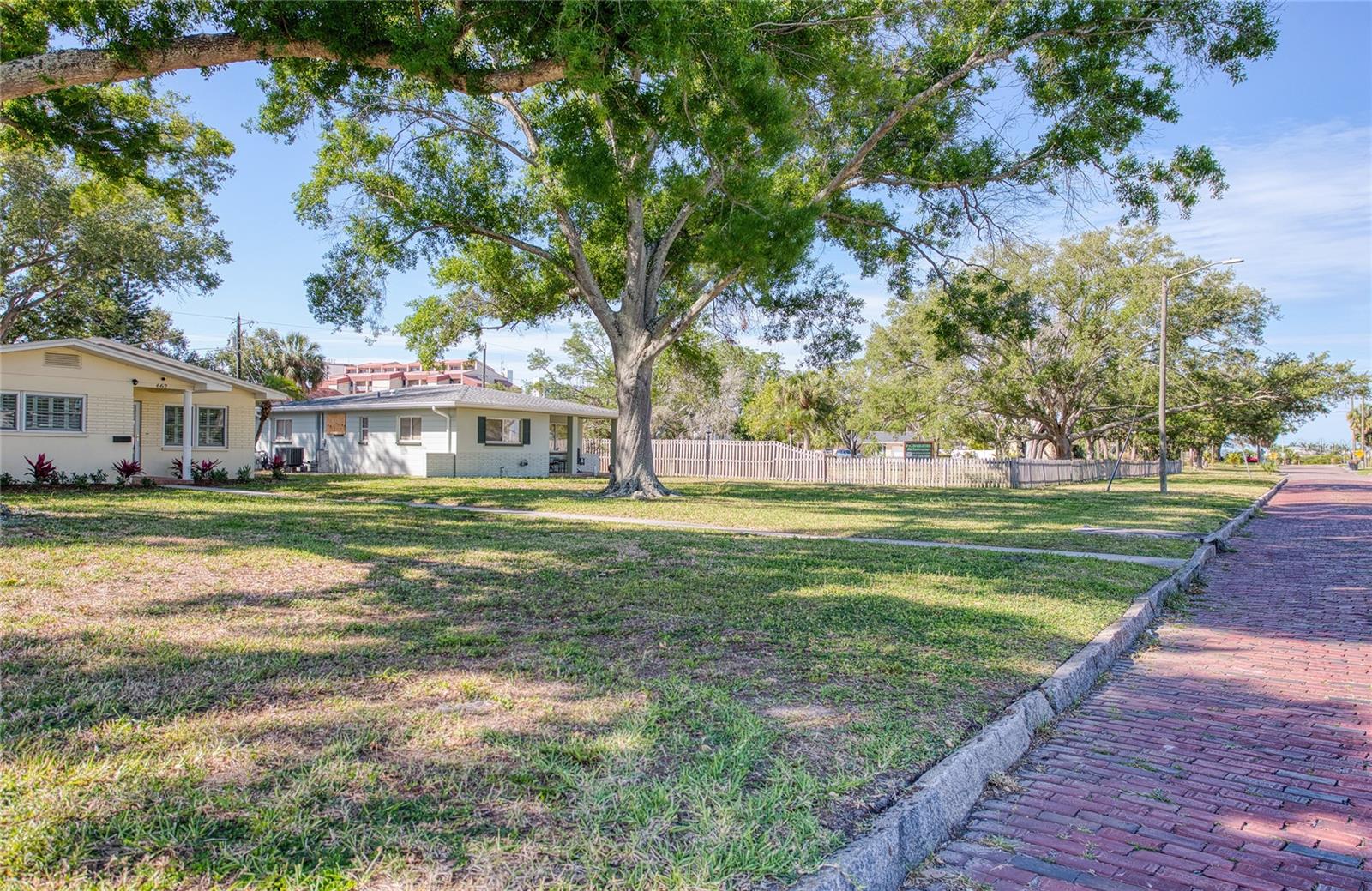 Image 2 of 63 For 662 Villagrande Avenue S