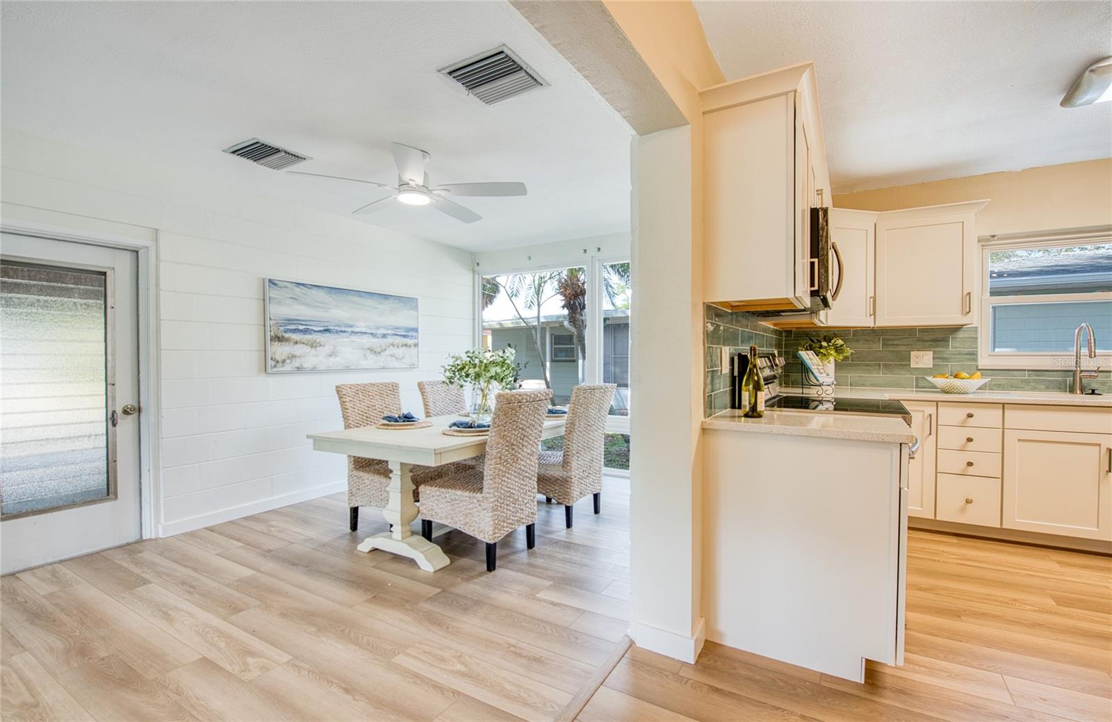 Image 21 of 63 For 662 Villagrande Avenue S