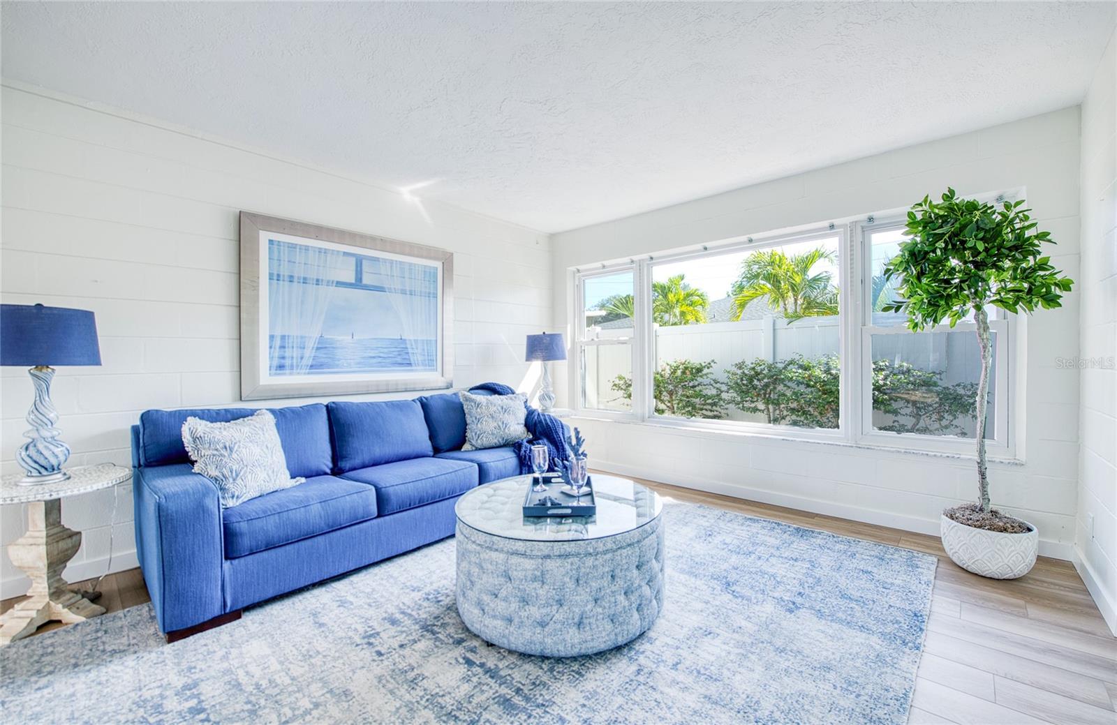 Image 25 of 63 For 662 Villagrande Avenue S