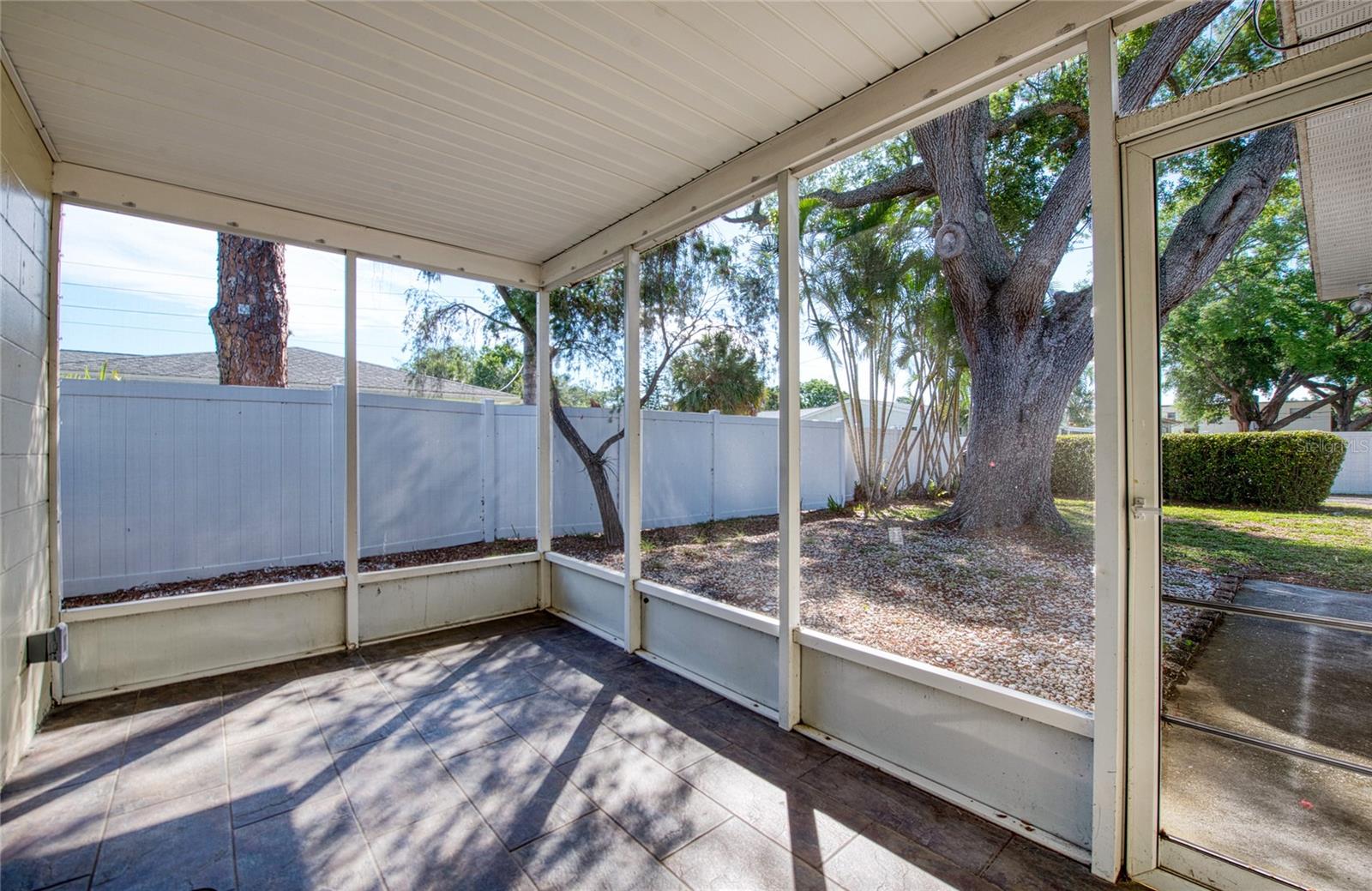 Image 28 of 63 For 662 Villagrande Avenue S