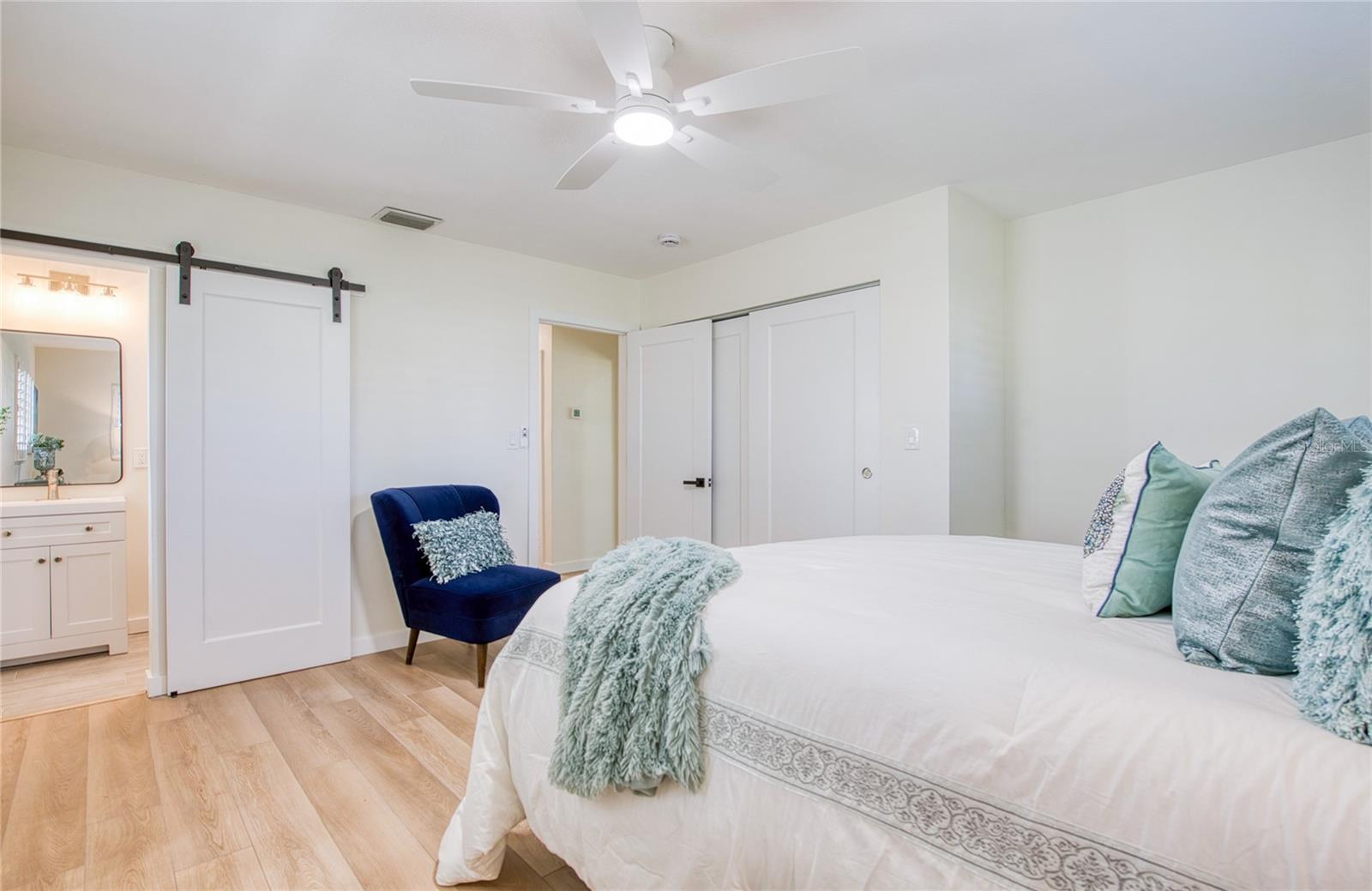 Image 33 of 63 For 662 Villagrande Avenue S