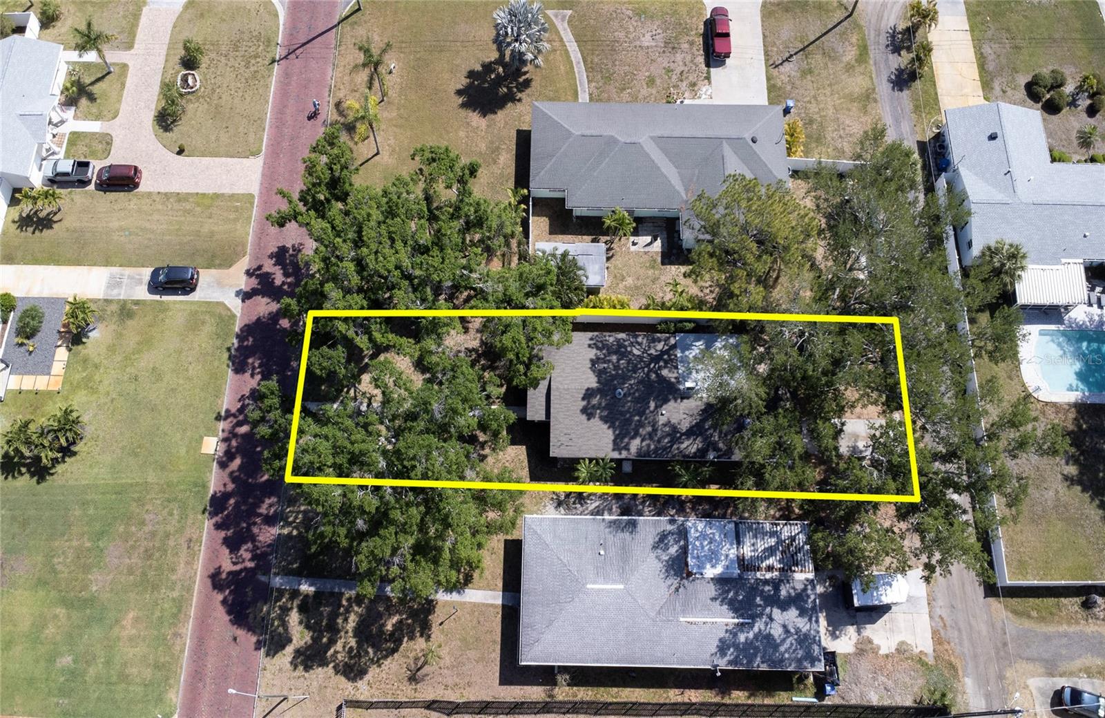 Image 4 of 63 For 662 Villagrande Avenue S