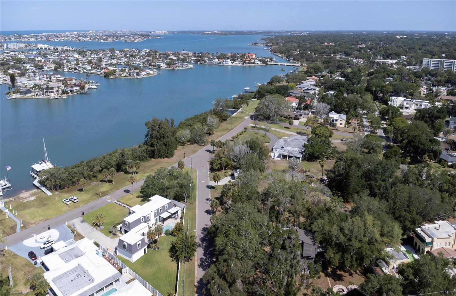 Image 5 of 63 For 662 Villagrande Avenue S