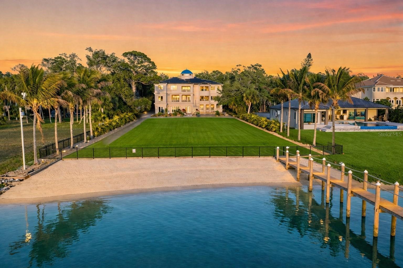 Image 3 of 100 For 2000 Park Street N