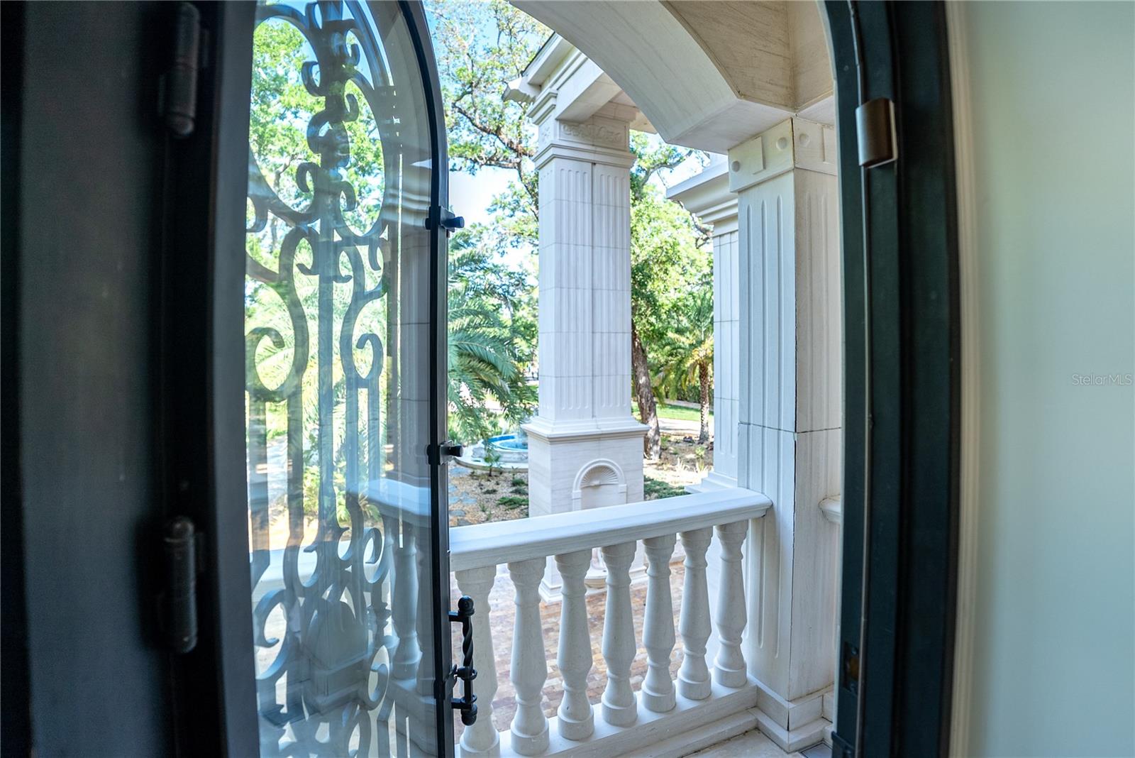 Image 43 of 100 For 2000 Park Street N