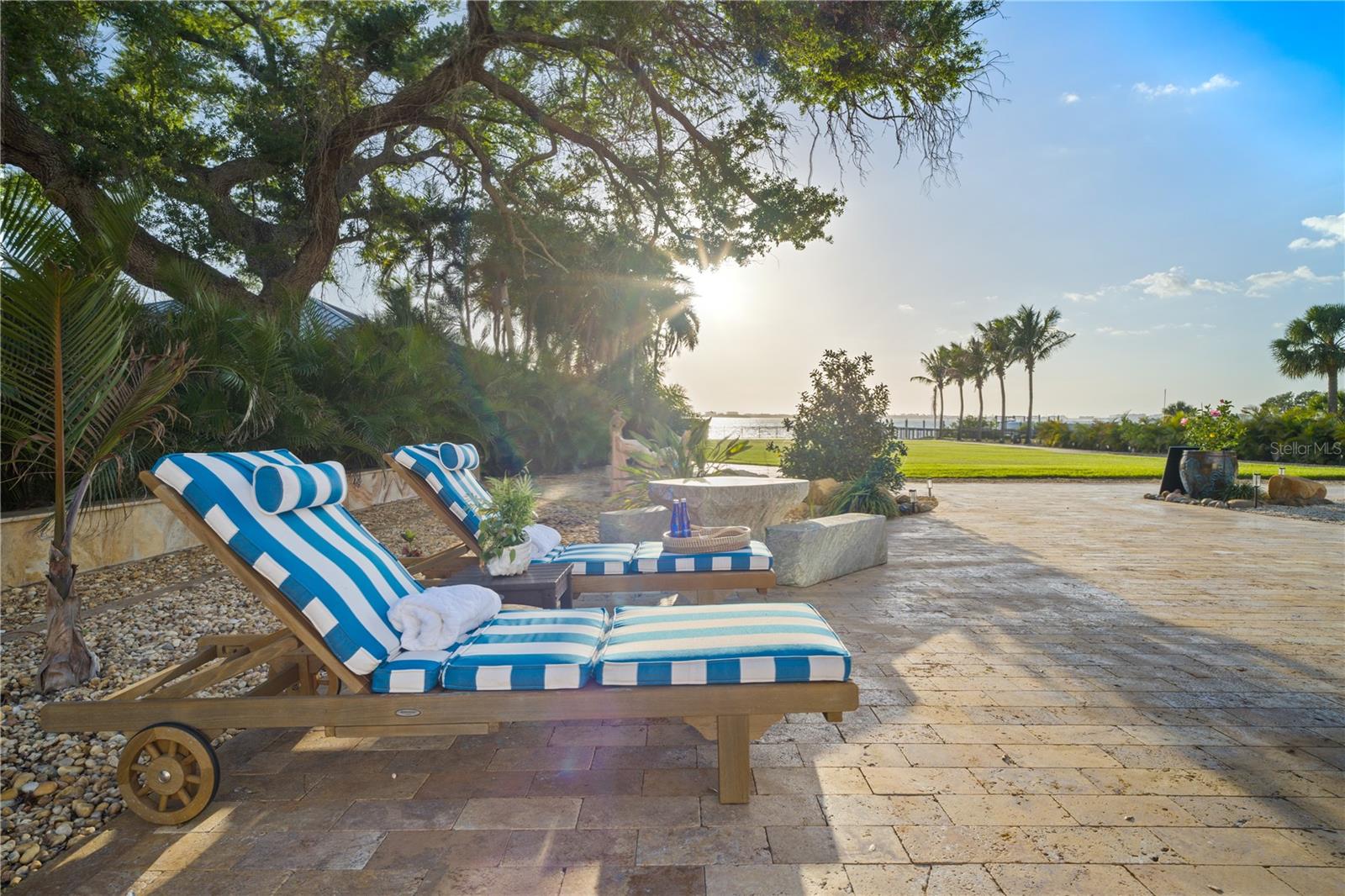 Image 81 of 100 For 2000 Park Street N