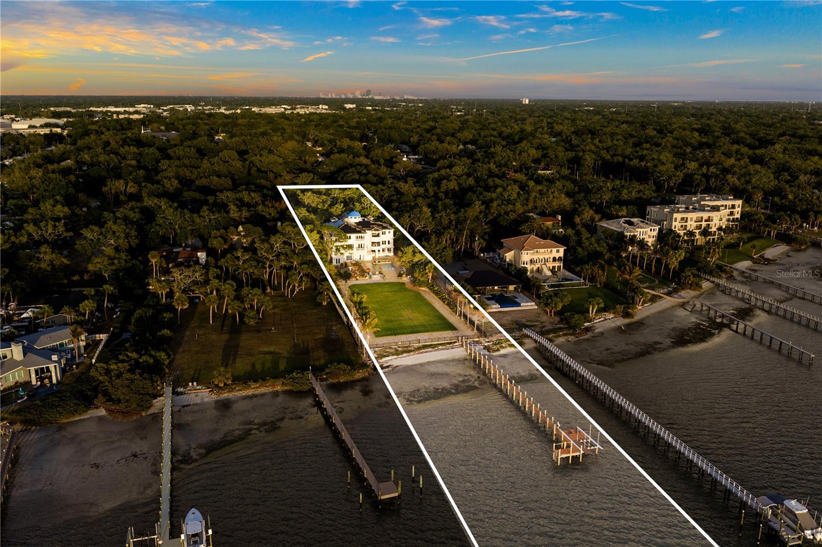 Image 94 of 100 For 2000 Park Street N