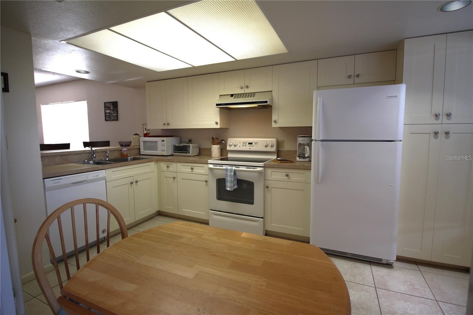 Image 21 of 80 For 1806 Mariner Drive 214