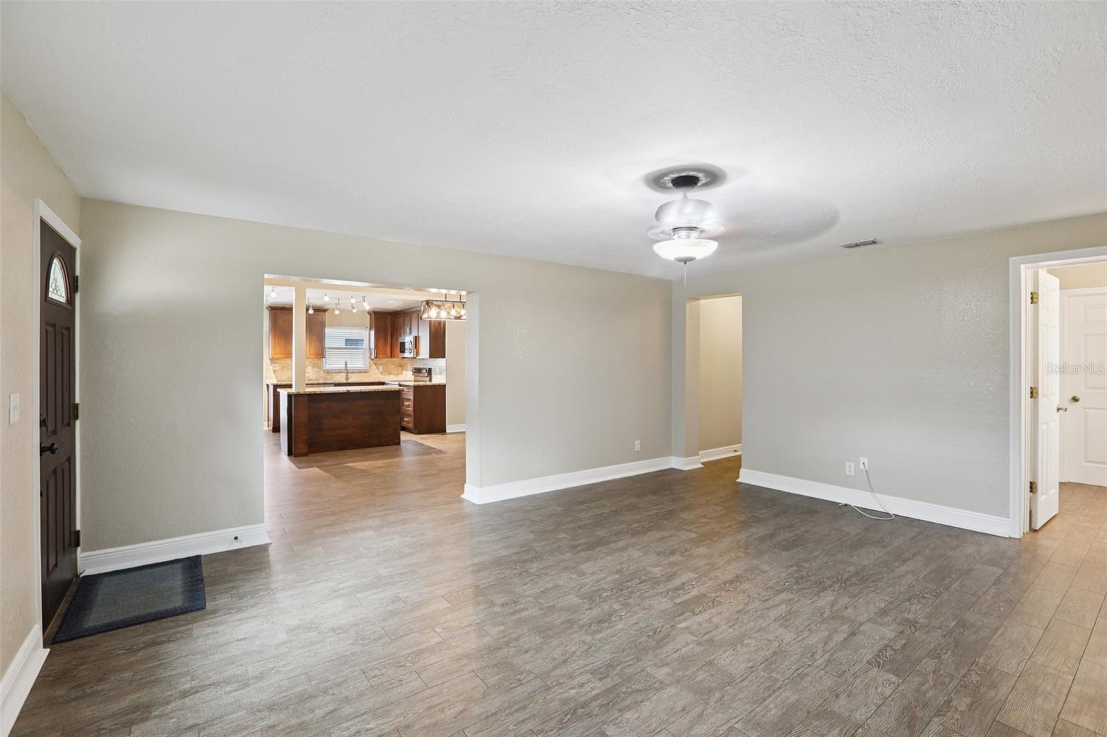 Image 10 of 37 For 205 Jefferson Circle N