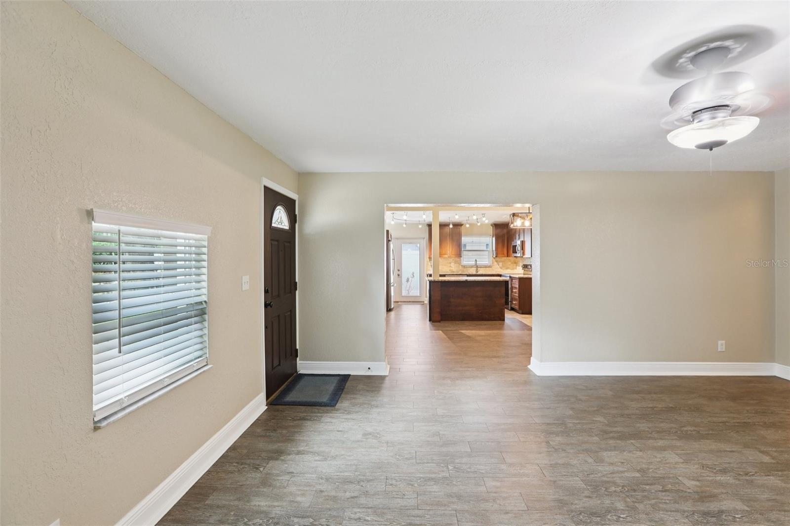 Image 11 of 37 For 205 Jefferson Circle N