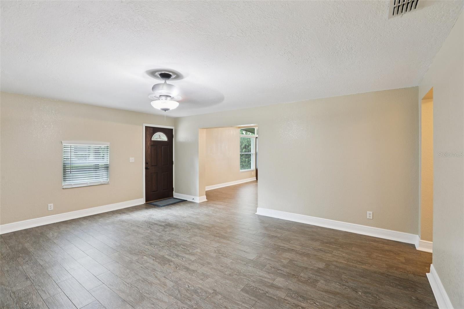 Image 12 of 37 For 205 Jefferson Circle N