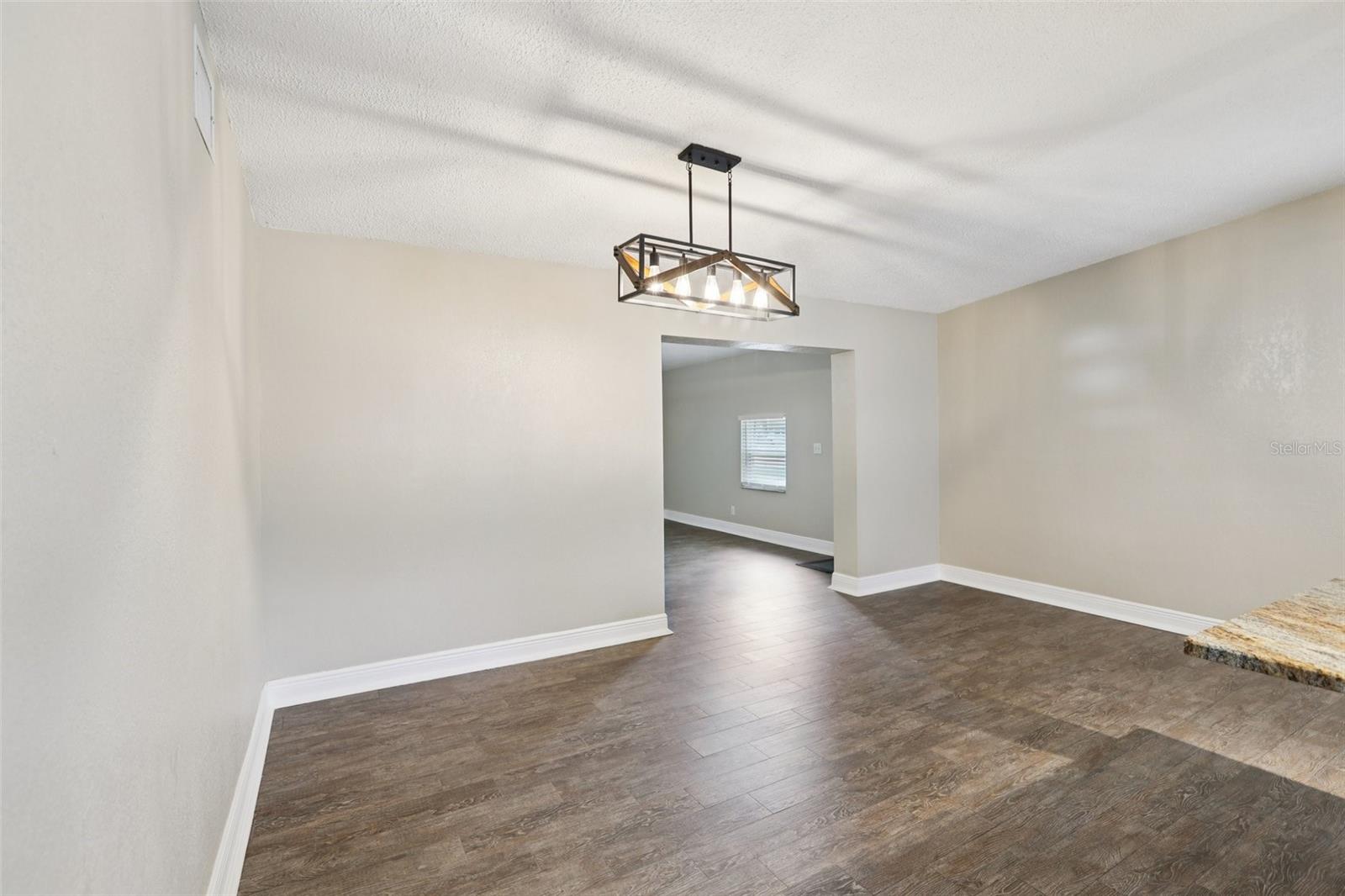 Image 13 of 37 For 205 Jefferson Circle N