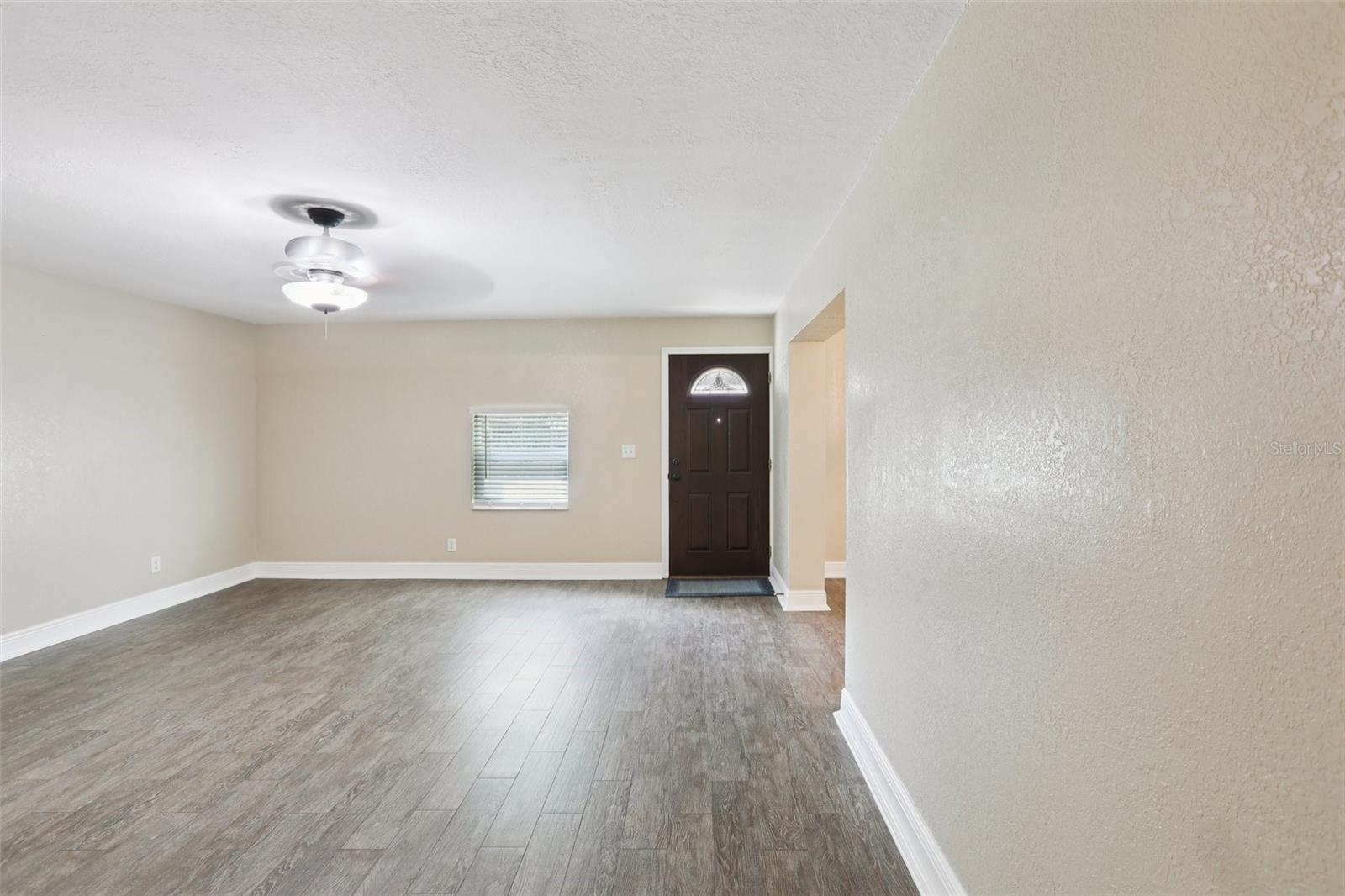 Image 14 of 37 For 205 Jefferson Circle N