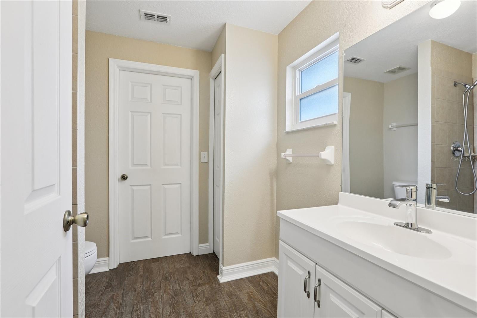 Image 16 of 37 For 205 Jefferson Circle N