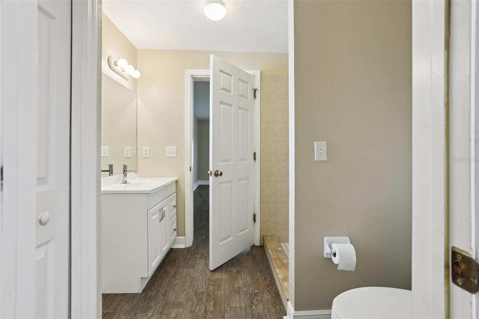 Image 17 of 37 For 205 Jefferson Circle N