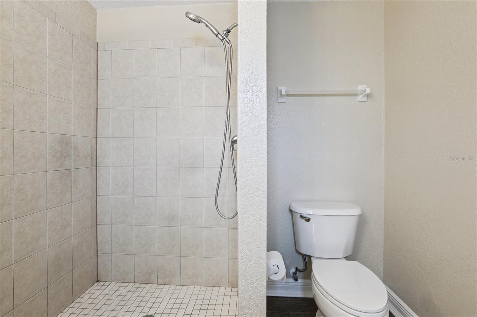 Image 18 of 37 For 205 Jefferson Circle N