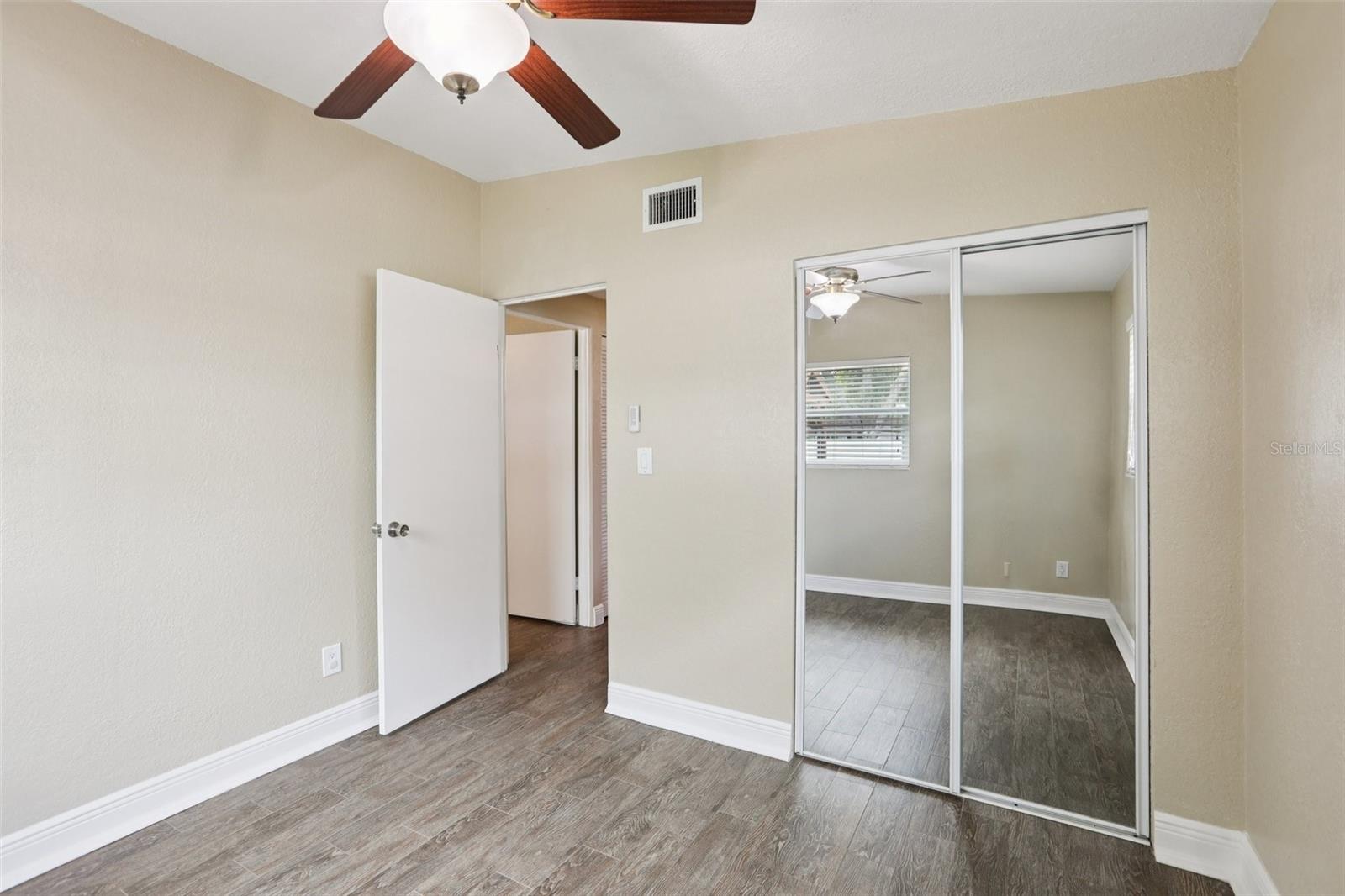 Image 20 of 37 For 205 Jefferson Circle N