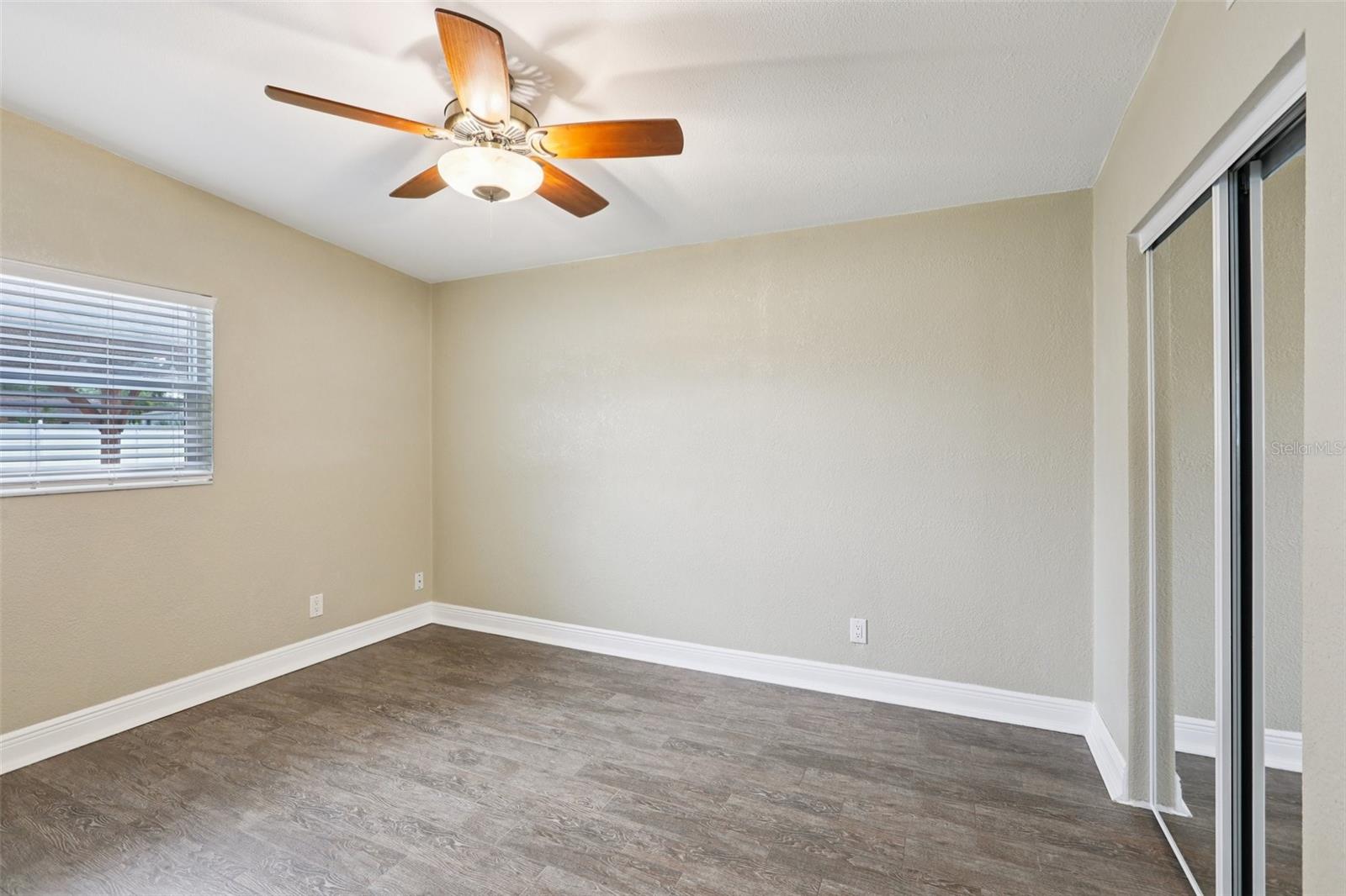 Image 21 of 37 For 205 Jefferson Circle N