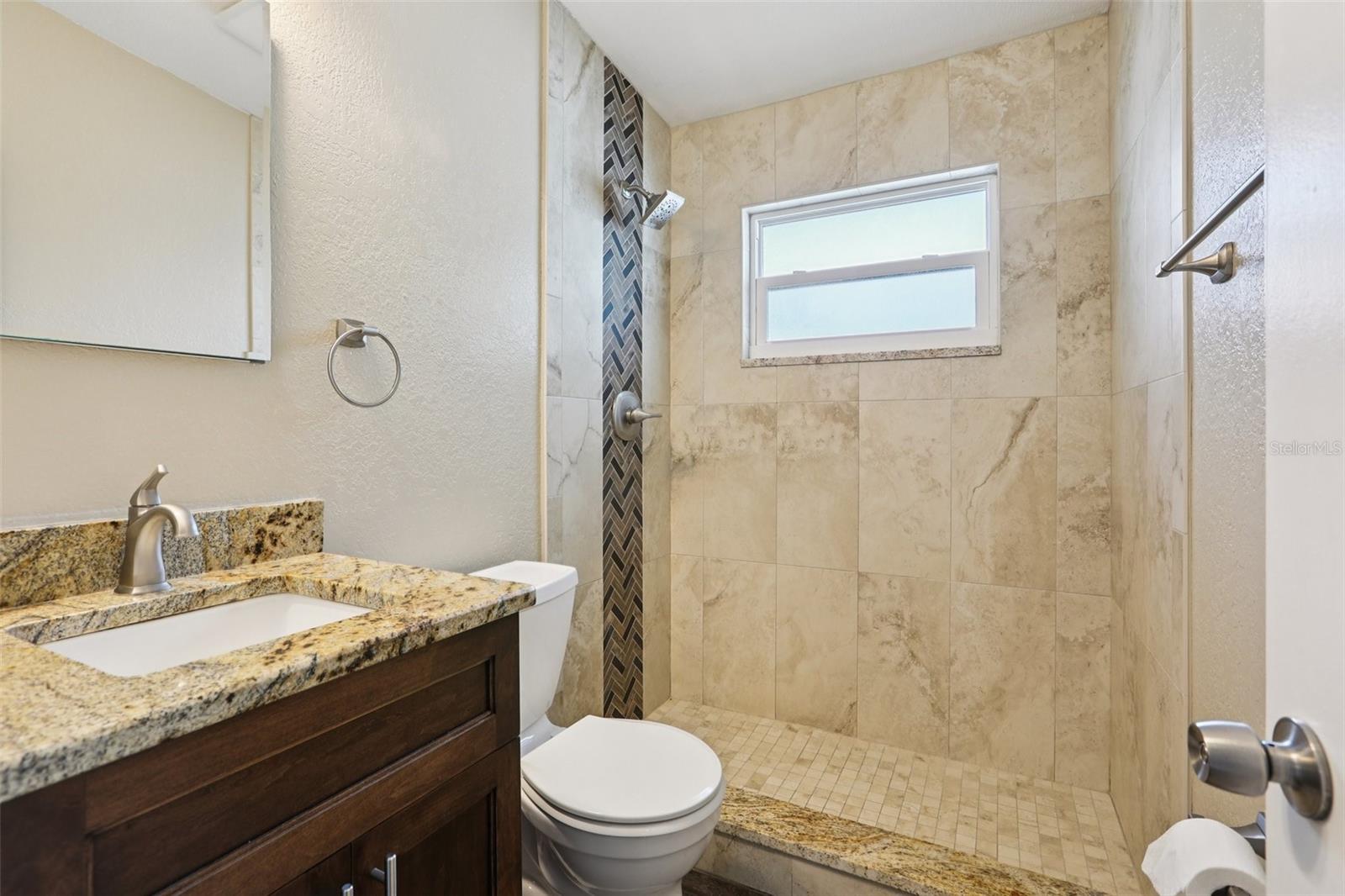 Image 23 of 37 For 205 Jefferson Circle N