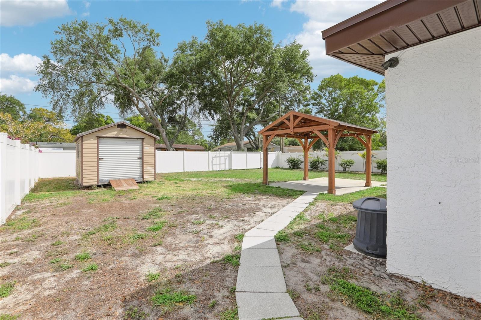 Image 27 of 37 For 205 Jefferson Circle N