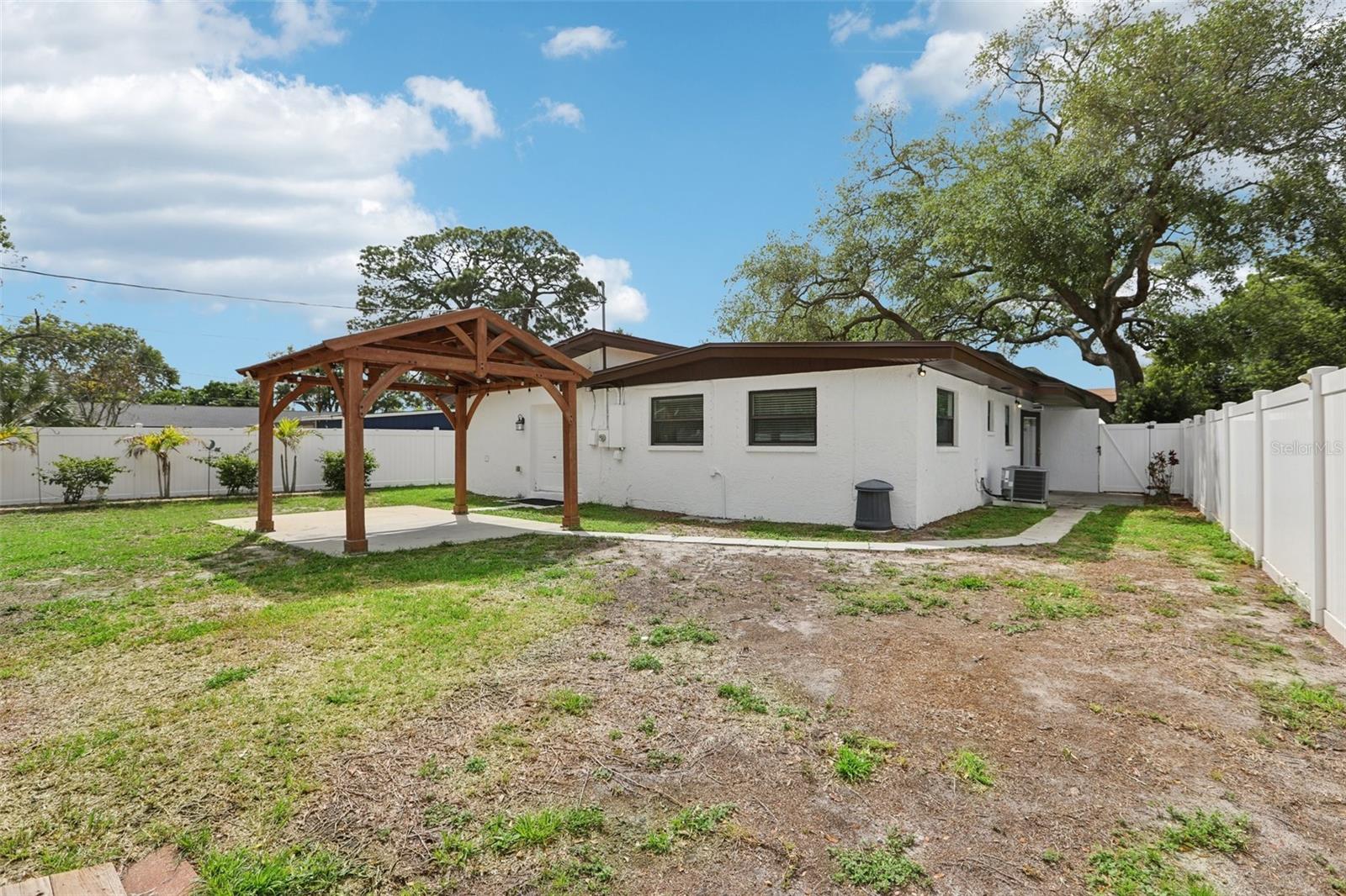 Image 28 of 37 For 205 Jefferson Circle N