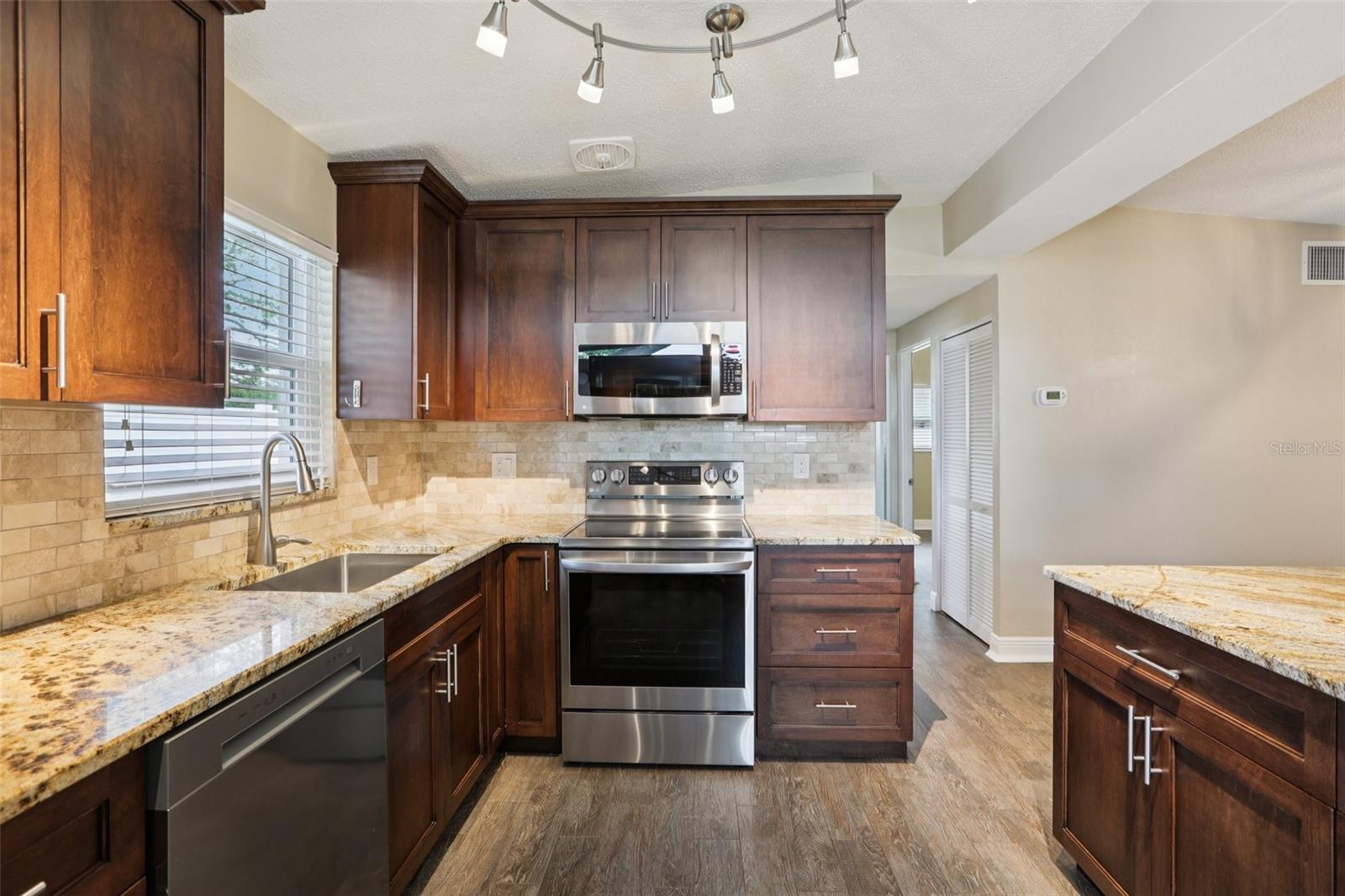 Image 4 of 37 For 205 Jefferson Circle N