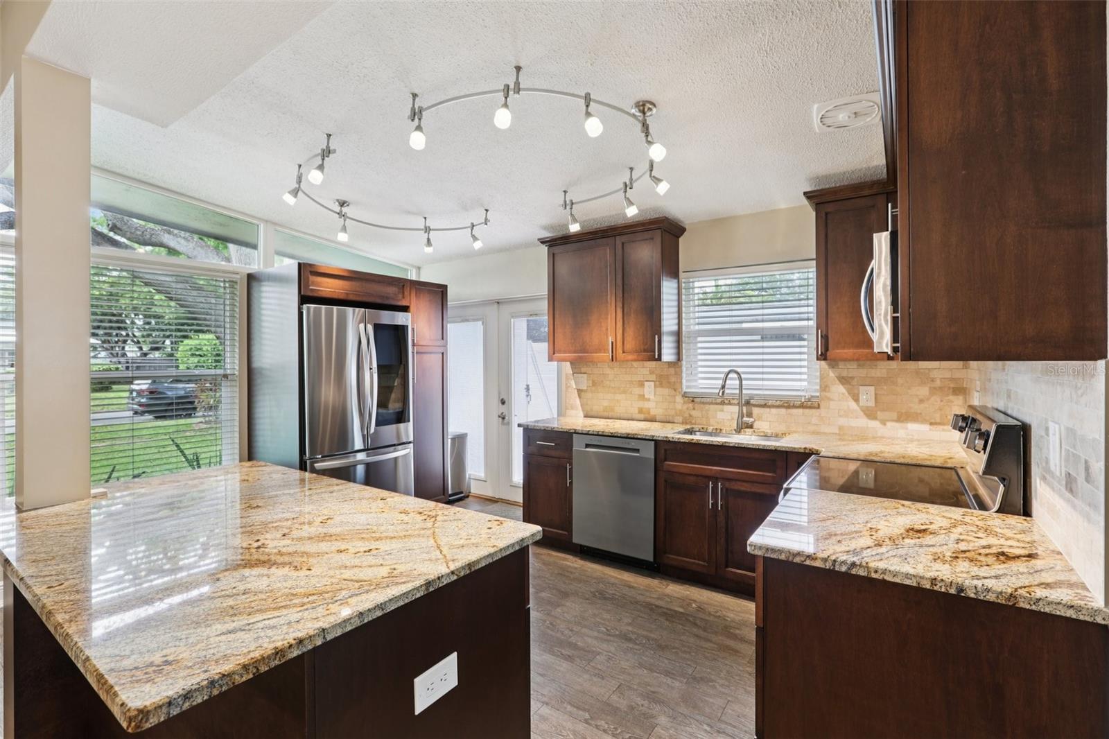 Image 5 of 37 For 205 Jefferson Circle N