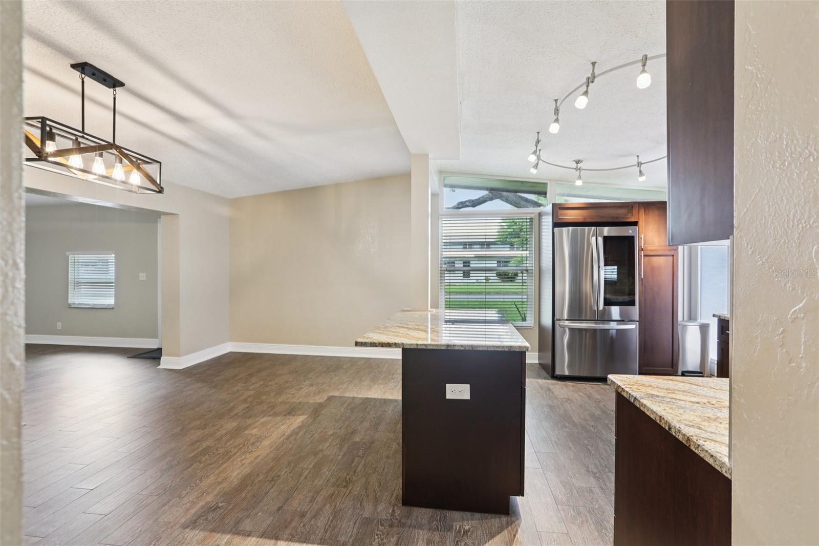 Image 7 of 37 For 205 Jefferson Circle N