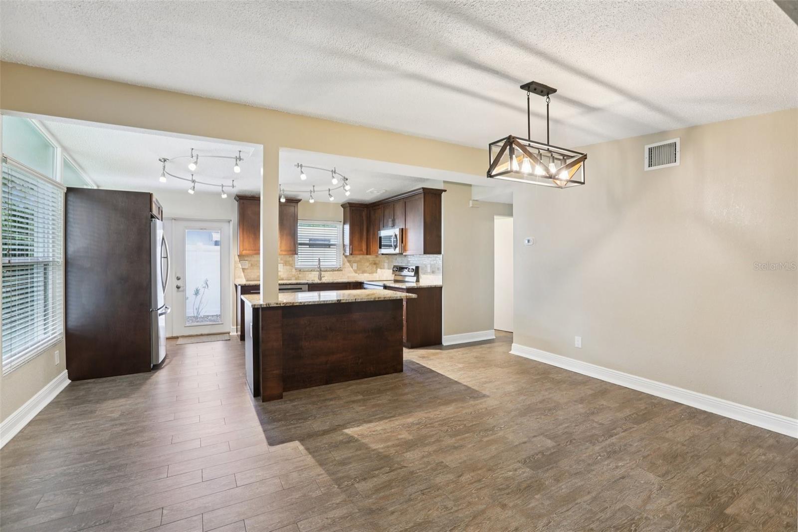 Image 8 of 37 For 205 Jefferson Circle N