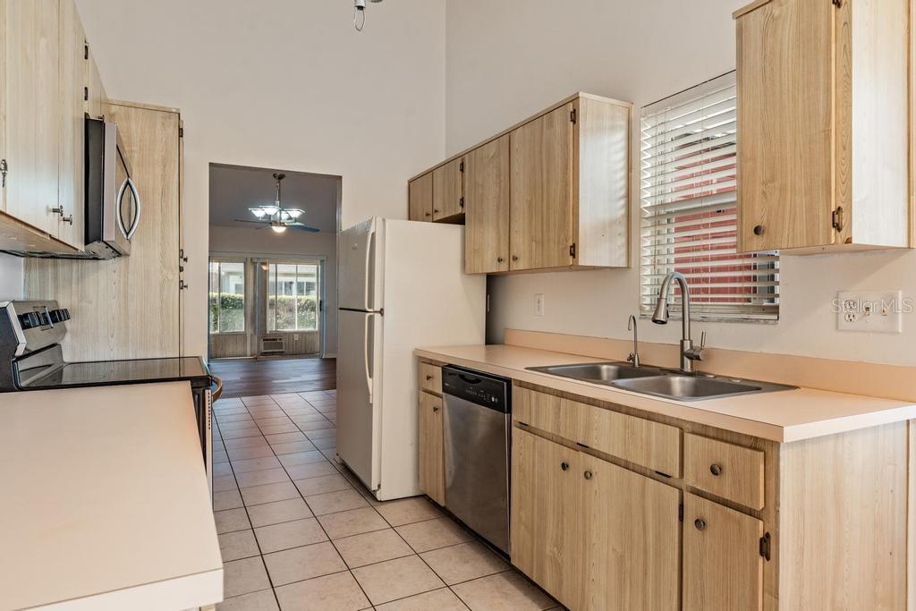 Image 14 of 55 For 274 Buckingham Place