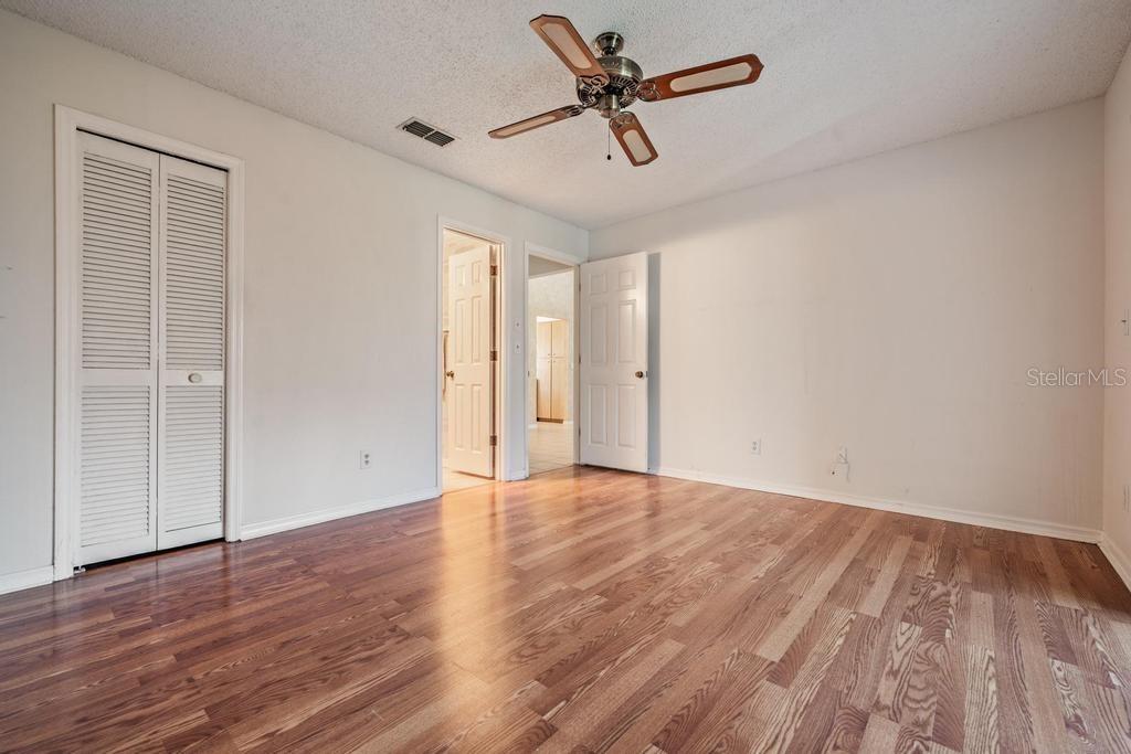 Image 20 of 55 For 274 Buckingham Place