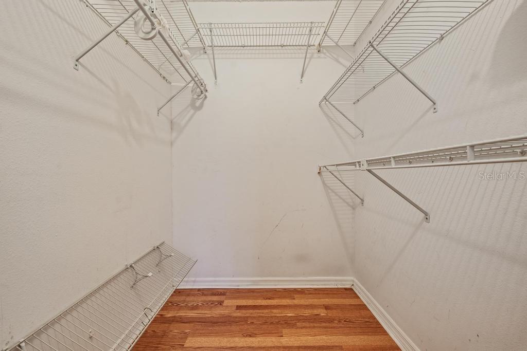 Image 21 of 55 For 274 Buckingham Place