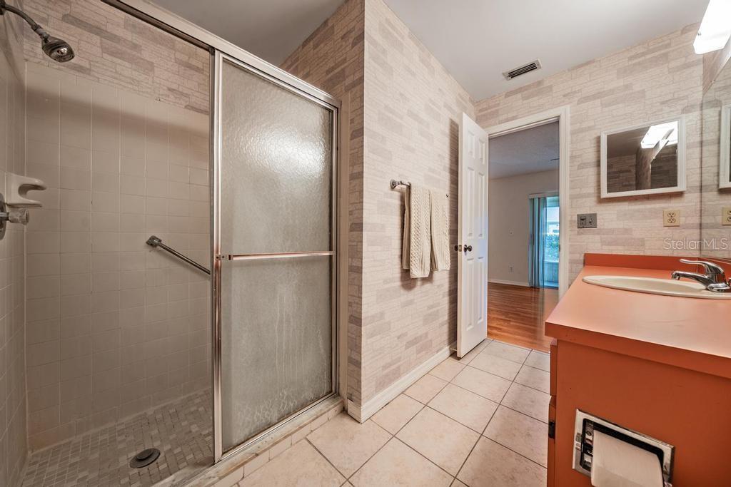 Image 23 of 55 For 274 Buckingham Place