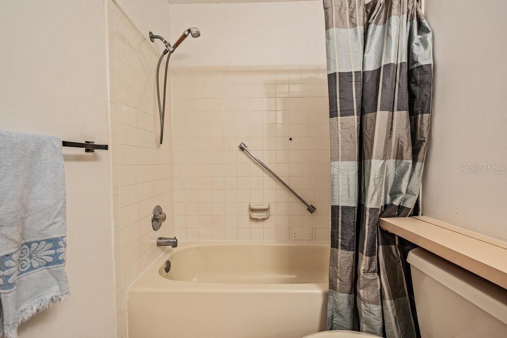 Image 32 of 55 For 274 Buckingham Place