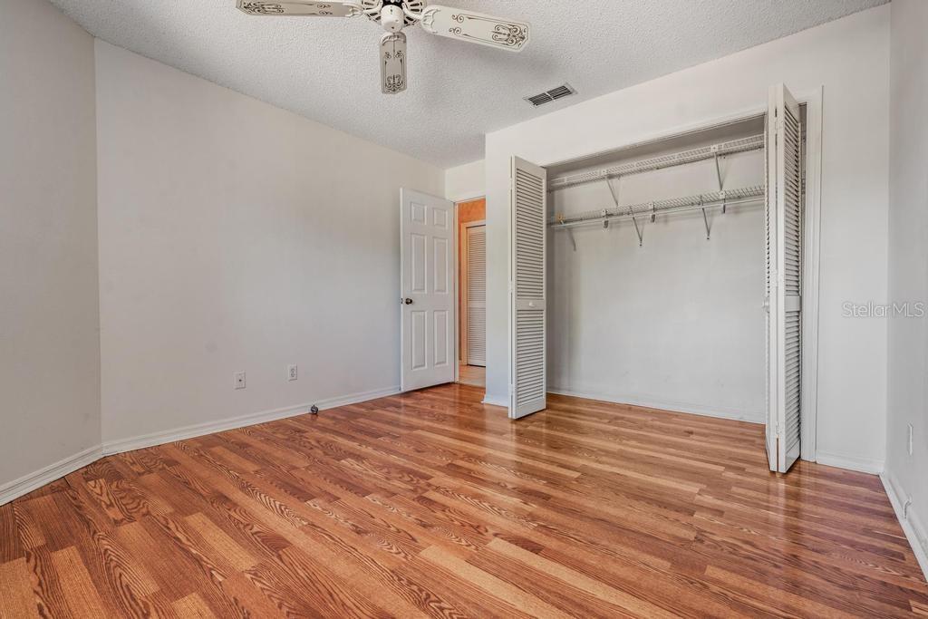 Image 33 of 55 For 274 Buckingham Place