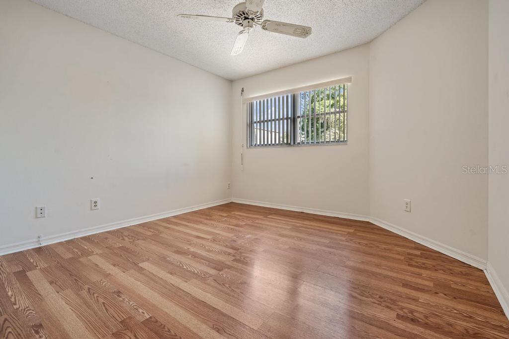 Image 34 of 55 For 274 Buckingham Place