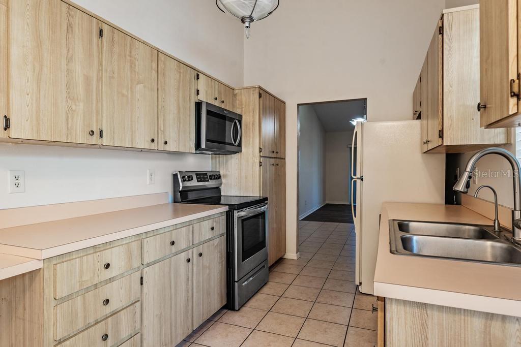 Image 9 of 55 For 274 Buckingham Place